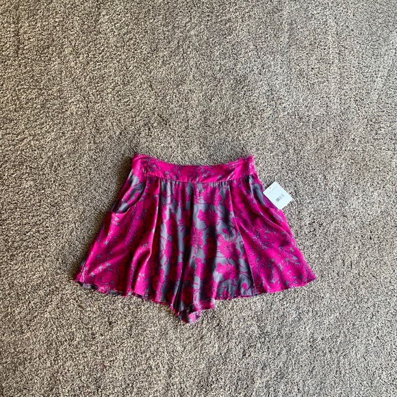 Women’s shorts - Picture 1 of 3